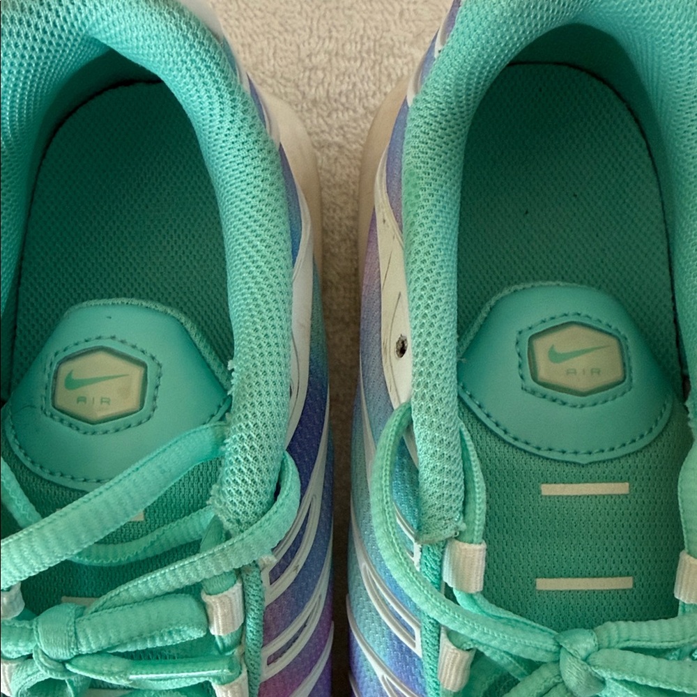 Nike Air Max Plus - Picture 2 of 6
